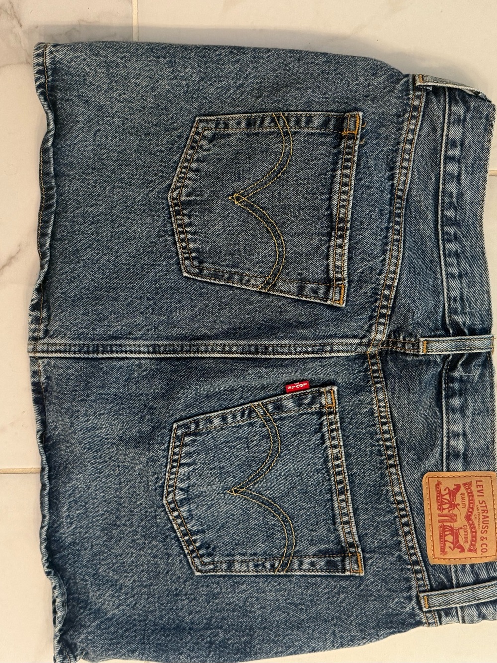 NWOT! Levi's Icon Denim Mini Skirt Jean Dark Medium Classic Wash sz 30 - Picture 9 of 9